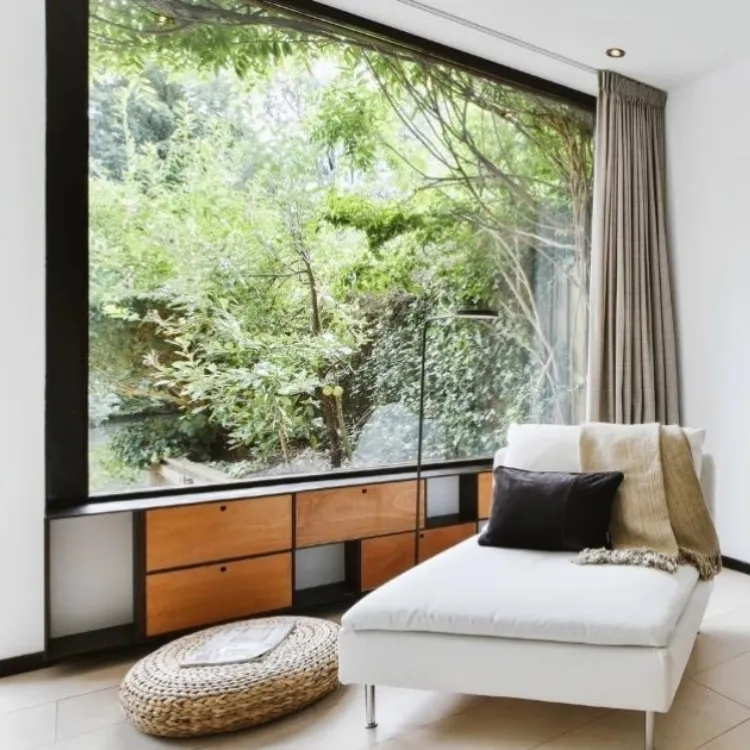 Fuinneoga agus Doirse Tí Éighníomhacha